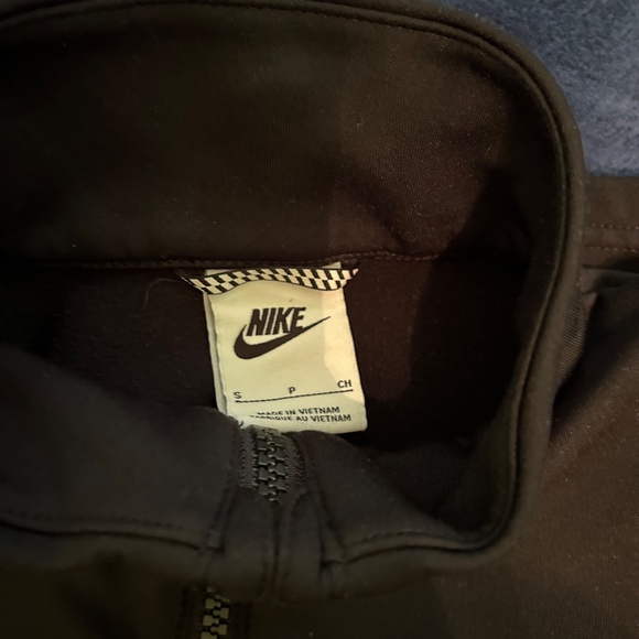 Nike youth black jacket - Picture 4 of 4